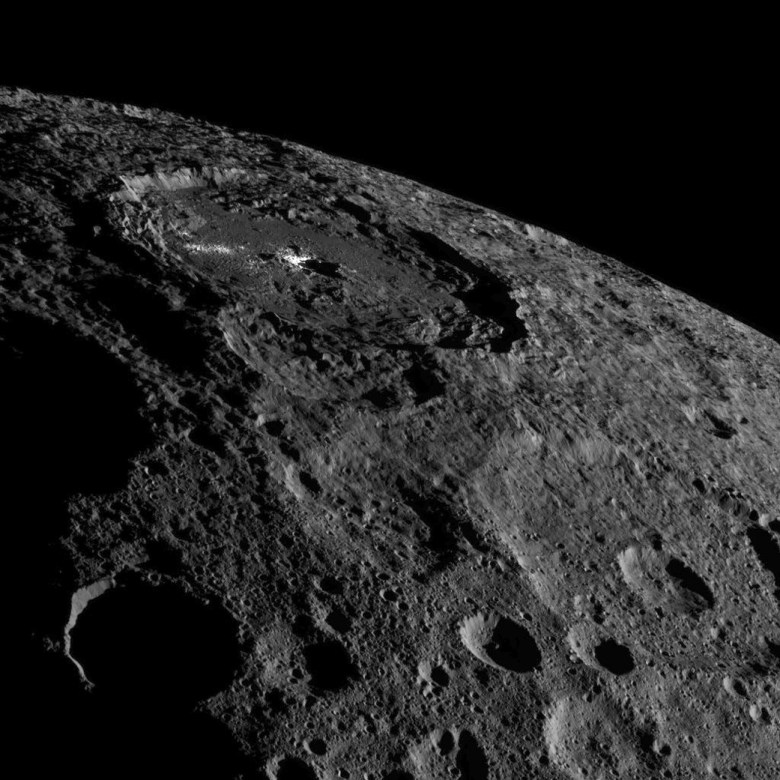 occator-crater-on-the-dwarf-planet-ceres